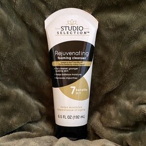 Studio Selection Rejuvenating Foaming Cleanser 6.5oz/192ml - 7 Benefits in 1 NOS